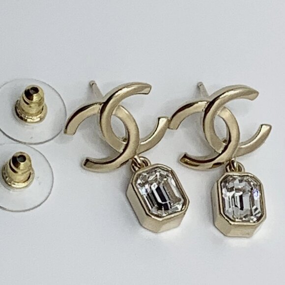 Authentic CHANEL CC gold earrings with dangling crystals - Picture 4 of 8